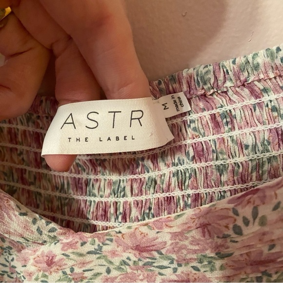 ASTR The Label • Long Sleeve Plisse Cross Bust Top Purple Ditzy • Size M • NWT - Picture 5 of 8